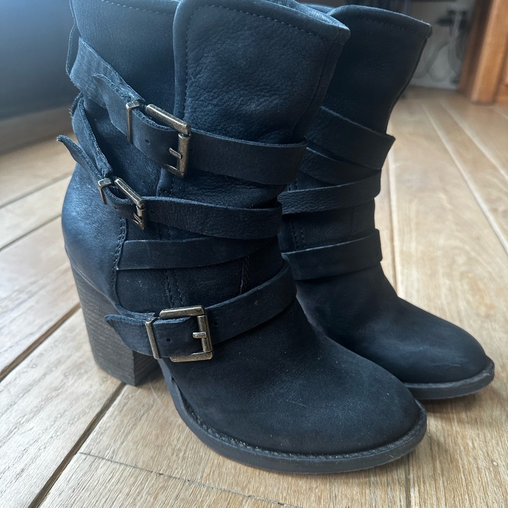 Steven By Steve Madden Black Heeled Buckle Boots